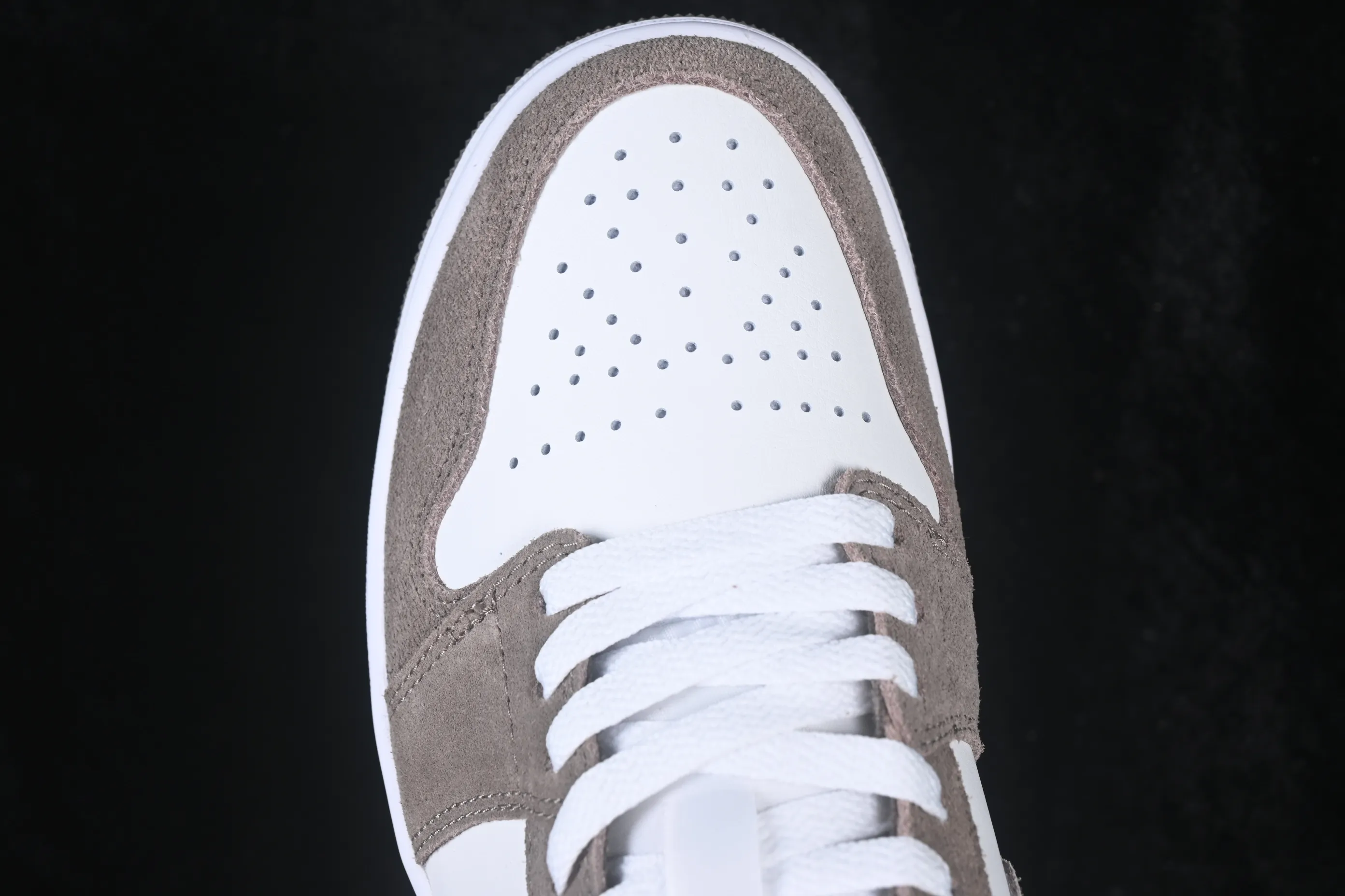All categories Air Jordan Jordan series basketball shoes Air Jordan 1 Low G version pure original Air Jordan 1 Low AJ1 Joe 1 white gray low-top retro culture basketball shoes 553558-046